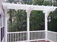 <b>A trellis will give your deck a unique design that is different from others and may also be used for hanging baskets. </b>