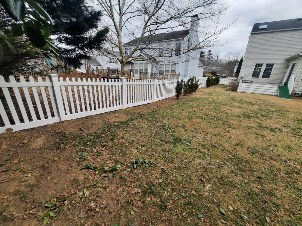 white vinyl picket fence in Maryland
