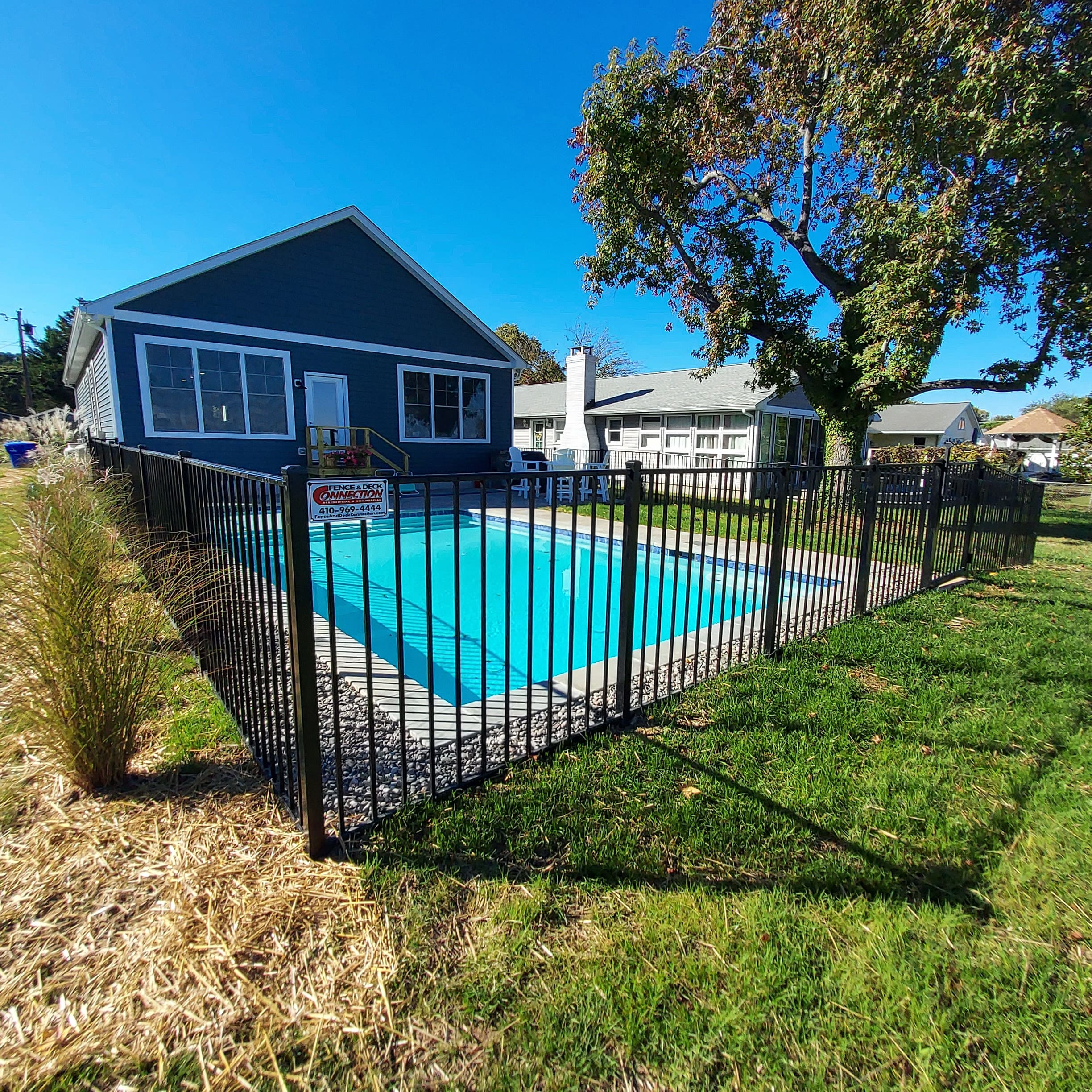 2-Rail-Flat-Top-Ascot-Style-Black-Aluminum-Pool-Code-Fence-3.jpg