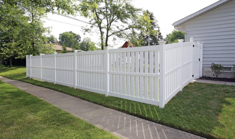 6-Semi-Privacy-Vinyl-Fencing_white-3.jpg