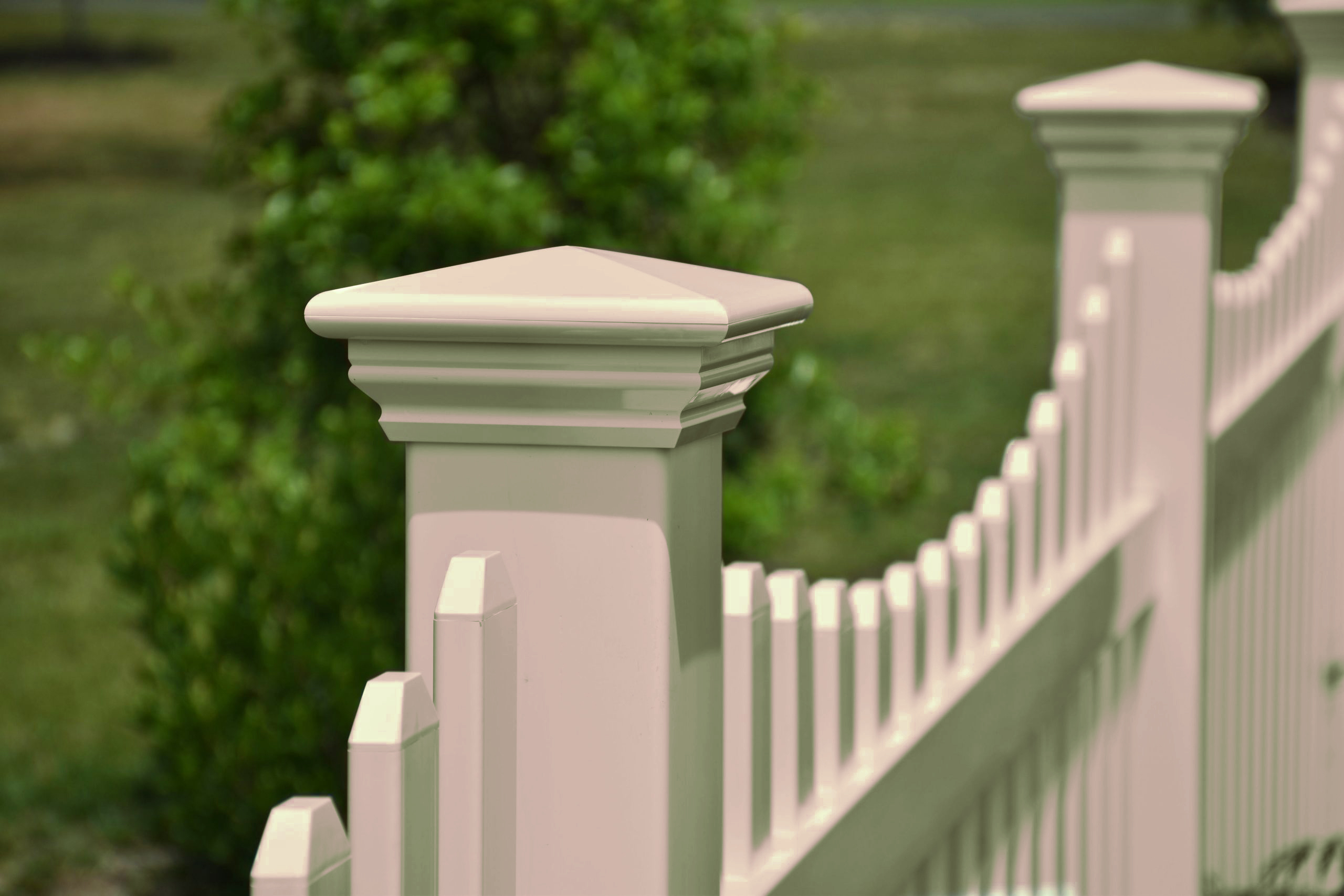 dog_ear_scallop_picket_fence_tan.jpg - Fence & Deck Connection dog_ear_scallop_picket_fence_tan.jpg