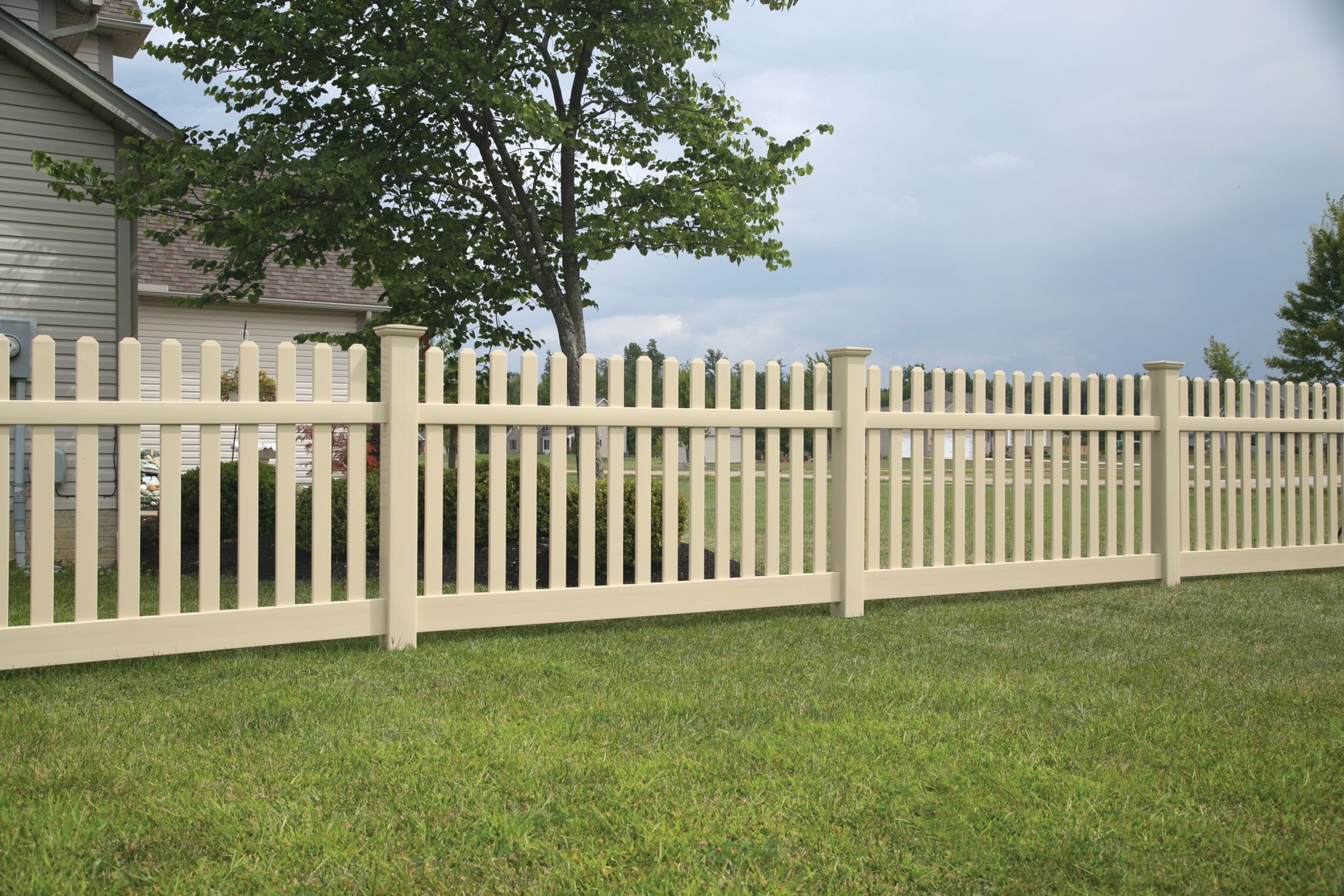 dog_ear_straight_picket_fence_tan.jpg - Fence & Deck Connection dog_ear_straight_picket_fence_tan.jpg