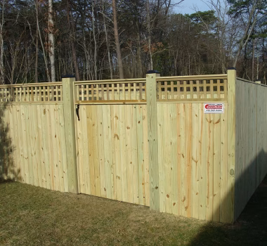 Vertical Board Wood Privacy Fence with Square Lattice Top