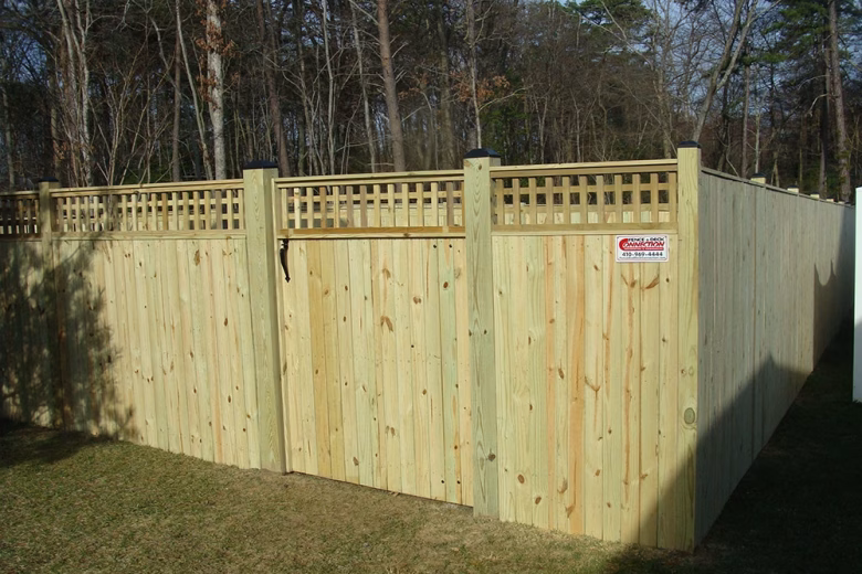 Vertical Board Wood Privacy Fence with Square Lattice Top