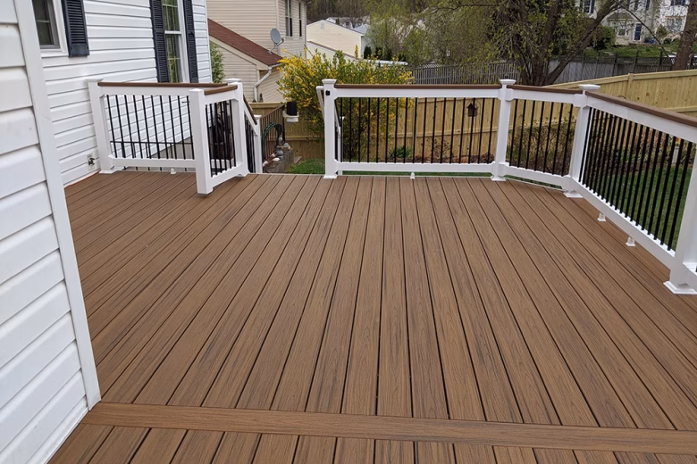 Trex Transcend Havana Gold Decking with White Washington Vinyl Railing with Black Aluminum Balusters and Matching Havana Gold Cocktail Rail
