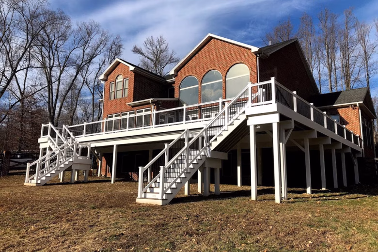 Trex Transcend Spiced Rum Deck Boards with White Washington Vinyl Railing and Black Aluminum Balusters in Upper Marlboro MD
