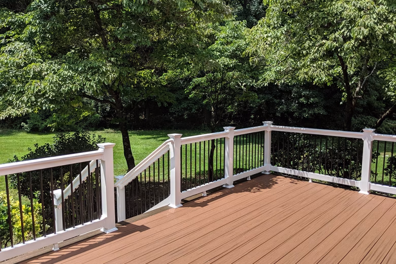 Trex Transcend Tiki Torch Deck Boards with White Washington Vinyl Railing and Black Aluminum Balusters