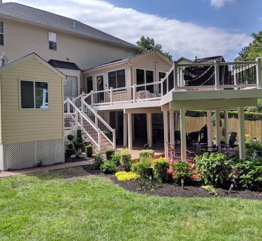 Trex Transcend Tiki Torch Deck Boards with White Washington Vinyl Railing with Black Aluminum Balusters + White Vinyl Fascia and Support Beams and Posts