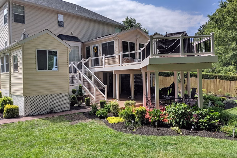 Trex Transcend Tiki Torch Deck Boards with White Washington Vinyl Railing with Black Aluminum Balusters + White Vinyl Fascia and Support Beams and Posts
