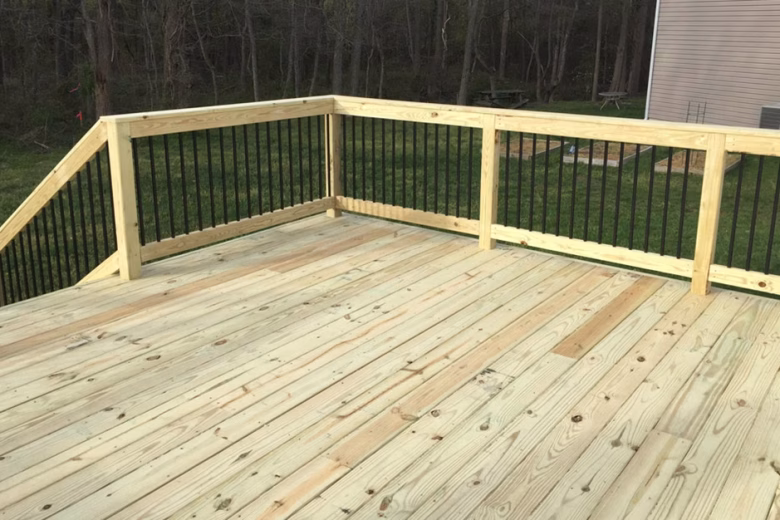 Wood Deck with Wood Railing and Aluminum Balusters