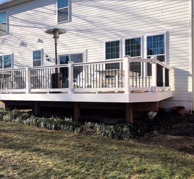 White Washington Vinyl Railing with Black Round Aluminum Balusters + White Vinyl Fascia Wrap