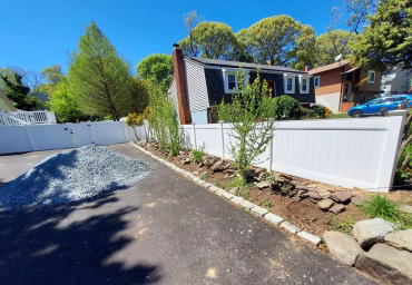 side of the white vinyl privacy fence in annapolis
