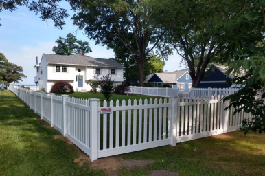 white picket vinyl fence on waterfront property in Stevensville Maryland