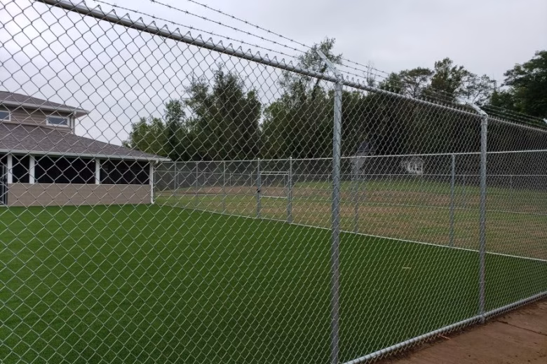 Chain Link Dog Kennel Fencing with Anti Climb Barbed Wire